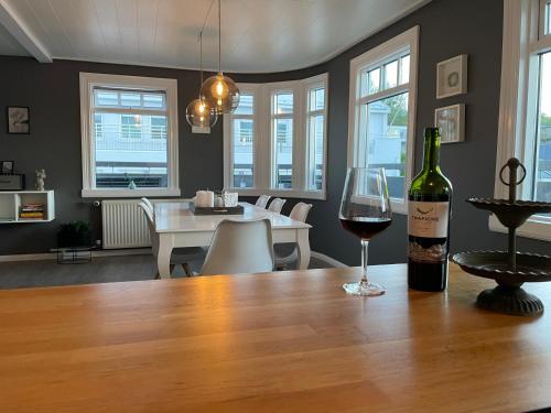 Lovely Penthouse downtown with 3 bedrooms - Apartment - Akureyri