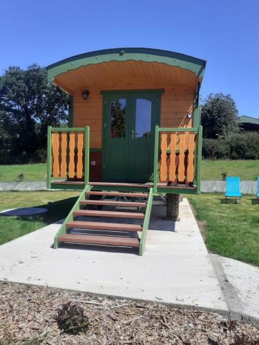 La roulotte de kermorzu in บูร์บริยัก