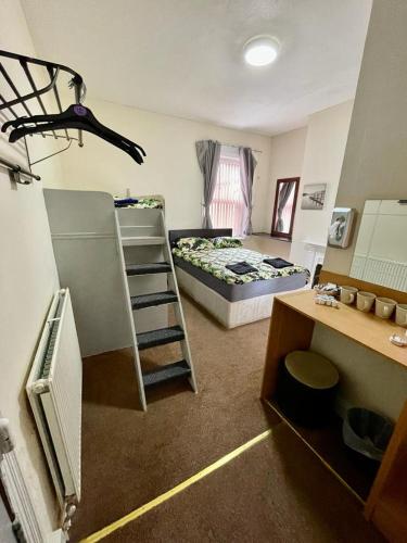 Hayward Hotel - image 7