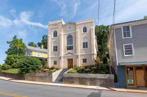 The Sanctuary:Downtown Staunton - Accommodation