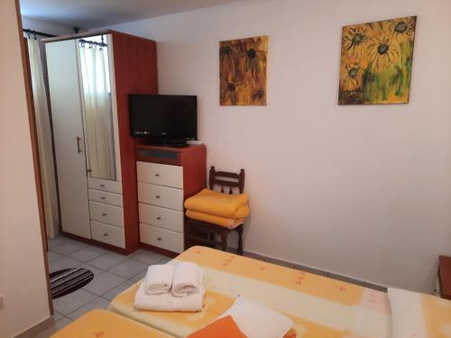 Studio Apartment image 10