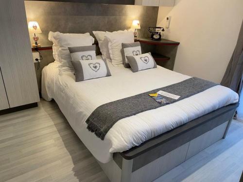Double Room image 7