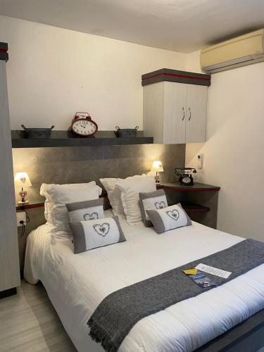 Double Room image 8