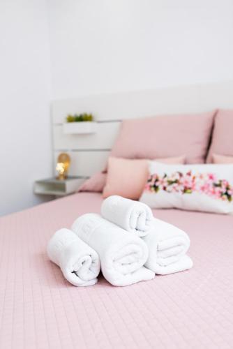 Trendy and Bright Apartment Trendy and Bright Apartment