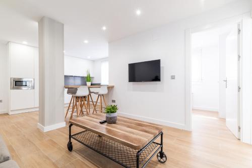 Trendy and Bright Apartment Trendy and Bright Apartment