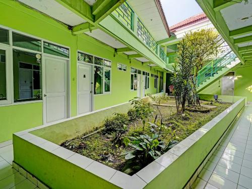 SPOT ON 91325 Pondok Hijau Guest House Syariah