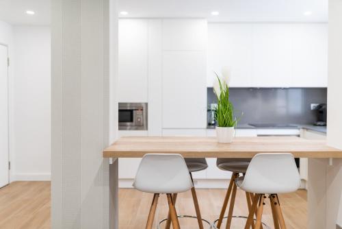 Trendy and Bright Apartment Trendy and Bright Apartment