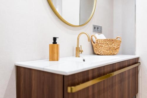 Trendy and Bright Apartment Trendy and Bright Apartment