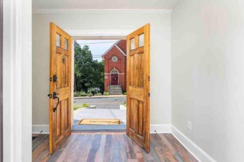 The Revival Room: Historic Staunton in Staunton, USA