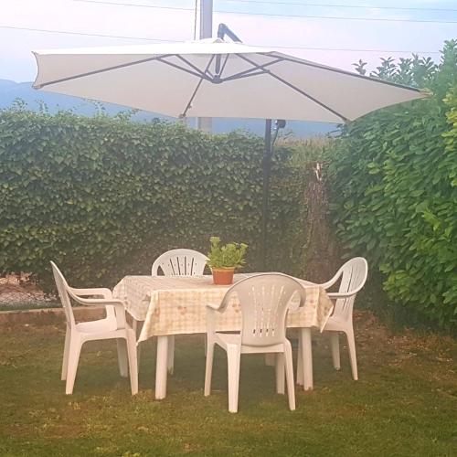  Casa di campagna, con camino e giardino. in Spoleto