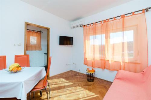 One-Bedroom Apartment - Second Floor image 7