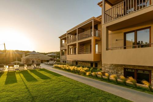 Neoma Luxury Residence - Adults Only 3