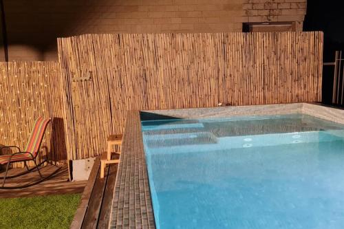 Piscina, Private Swimming Pool ! דירת סטודיו עם בריכה פרטית in Baqa-Talpiot
