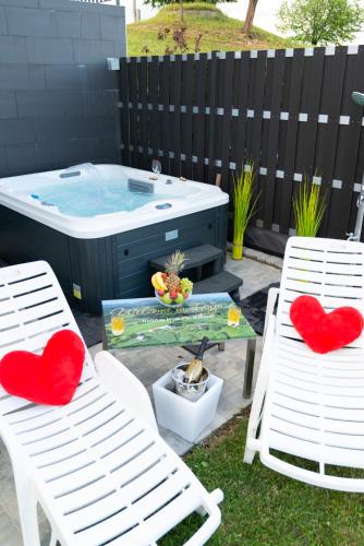 Зручності, Tanja s Holiday Home in Nature with sauna and hot tub in Добрна