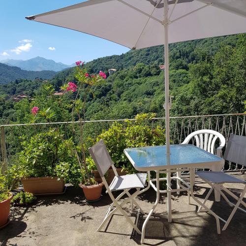 Apartment with Mountain View