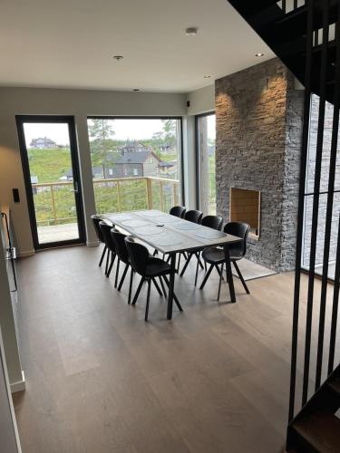 Brand new mountain cabin in 시스스레백