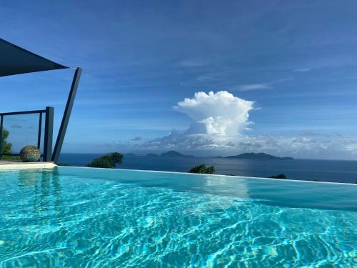 Villa avec piscine à débordement face aux Saintes - Location, gîte - Trois-Rivières