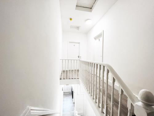 Minet Gardens House - Suite 6 - image 2