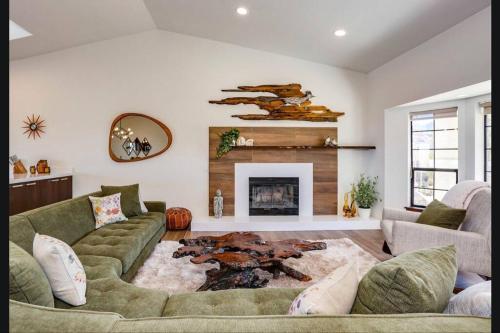 Breathtaking Roadrunner Heights - Desert Heights, CA