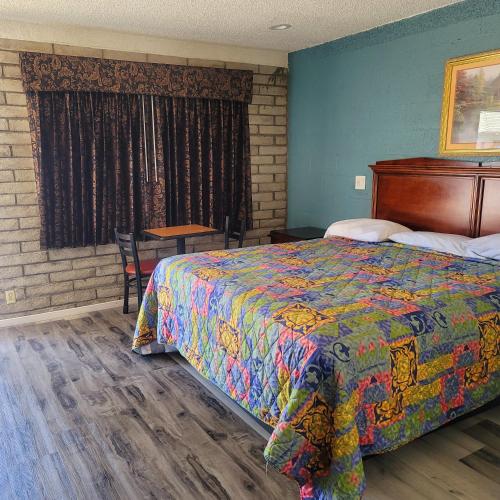 Economy inn in Corning (CA)