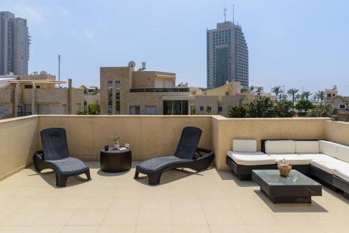 Luxury Villa, Terrace with SEA VIEW in the center in South Promenade