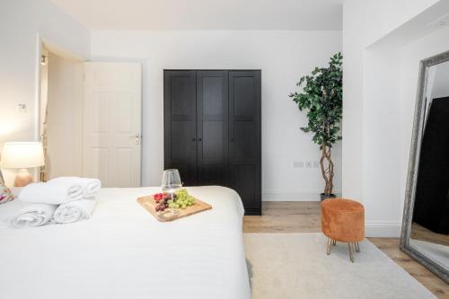 Elegant 3Bed Apartment in Kensington Olympia - image 10