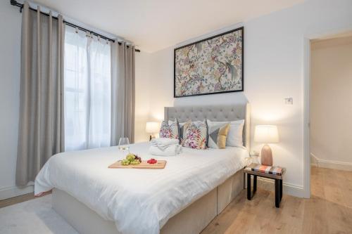 Elegant 3Bed Apartment in Kensington Olympia - image 12