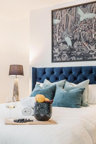 Elegant 3Bed Apartment in Kensington Olympia, Londyn