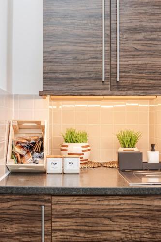 Elegant 3Bed Apartment in Kensington Olympia - image 7