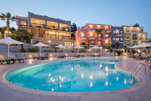 Úszómedence, Naftilos in Karpovoulos