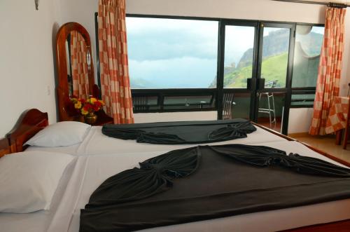 2 twin beds
