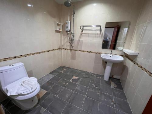 room detail thumbnail 2