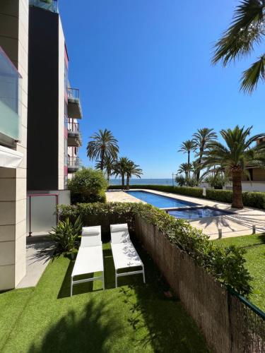 Denia, apartamento a estrenar con jardín privado, piscina y vistas al mar