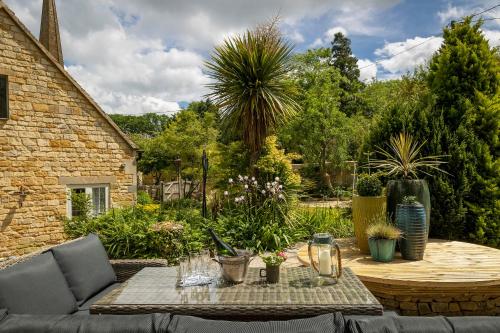 Blenheim Cottage, Beautiful 15th Century Cotswold Cottage, 4 Bed, Nr Chipping Campden