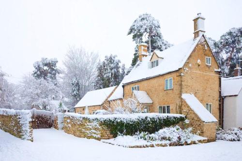 Blenheim Cottage, Beautiful 15th Century Cotswold Cottage, 4 Bed, Nr Chipping Campden