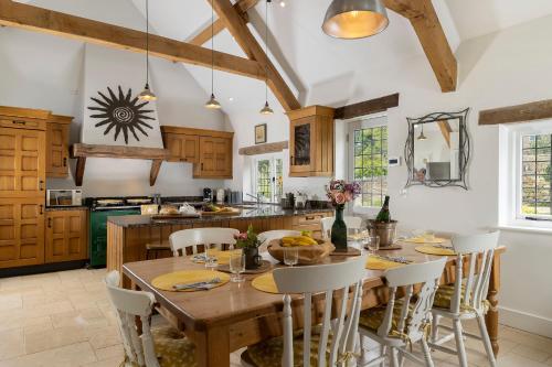 Blenheim Cottage, Beautiful 15th Century Cotswold Cottage, 4 Bed, Nr Chipping Campden