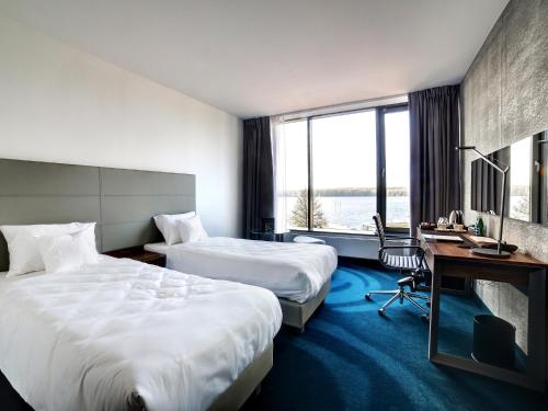 2 twin beds