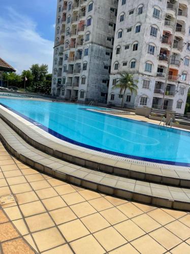 Swimming pool, Sunshine Bay Resort Beachaholic Homestay in Taman Haji Zainal
