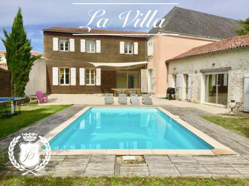 La Villa du Chateau de Bourneau avec piscine privée gîte à louer L'Hermenault