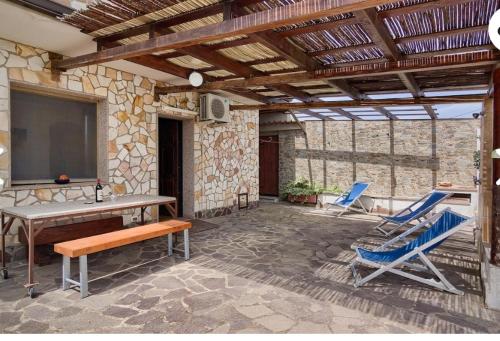  Apartment Nuraghe, barrierefrei, auf Olivenhain in Gonnesa