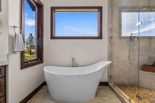 Bend Luxury Escape! in Tumalo