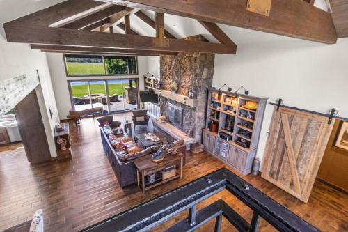 Bend Luxury Escape! in Tumalo
