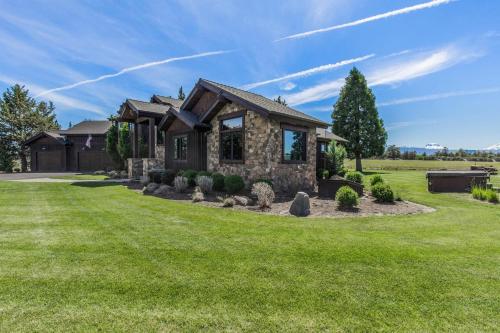 Bend Luxury Escape! in Tumalo