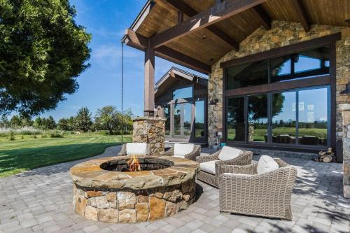 Bend Luxury Escape! in Tumalo