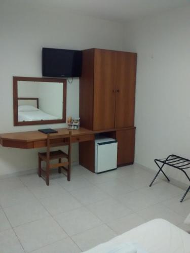 3 twin beds