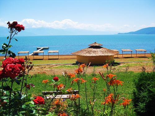 Létesítmények, Lakeview Hotel and Resort in Peshtani