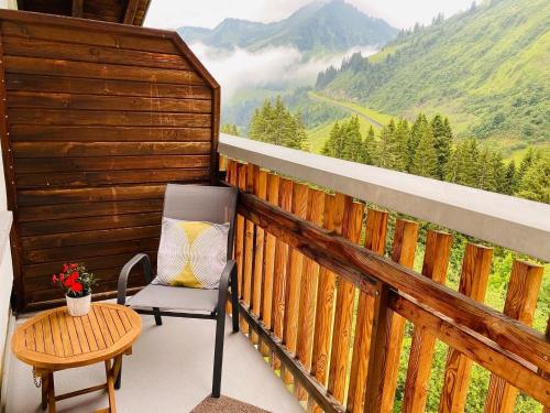 Balcony/terrace, Hotel Garni Enzian in Damuls