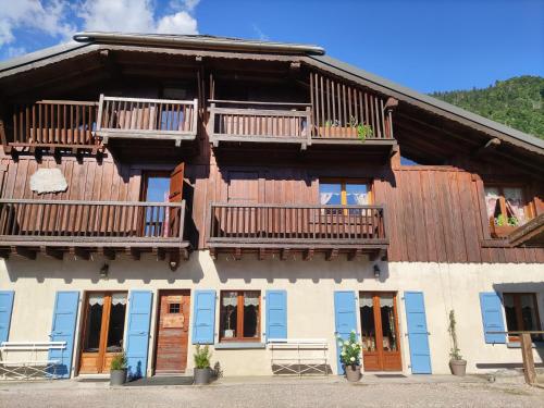 La Ferme d'Henriette, à Samoëns - Location, gîte - Samoëns