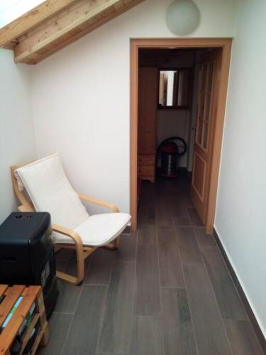 Cely dum s vybavenou kuchyni, koupelna s virivkou in Zbraslav