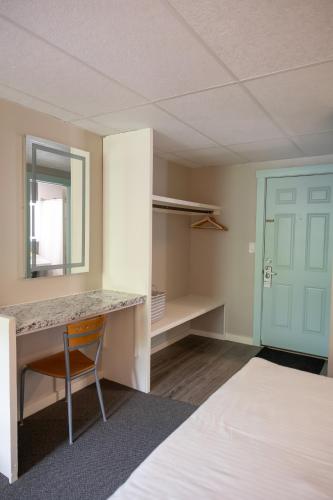 2 double beds
